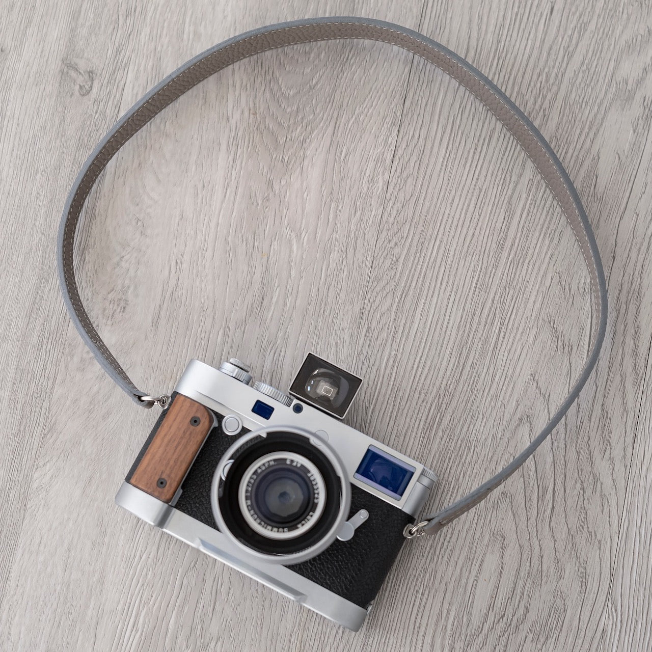 写真家　萩庭桂太が理想とするショートストラップ